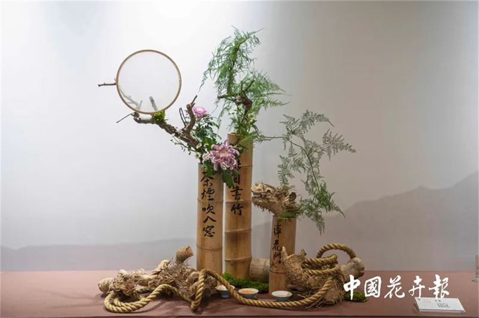 【采薇專欄】傳統(tǒng)插花要破圈兒？17個流派、名師的200個作品點亮南京“最美花展”